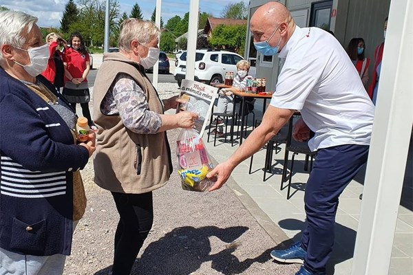 "Mojih 5 minuta mira" za stanovnike kontejnerskog naselja u Glini